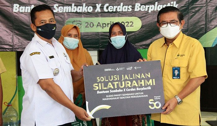 Petrokimia Gresik Siapkan 8.600 Paket Sembako yang Ditukar dengan Sampah Plastik Petrokimia Gresik Siapkan 8.600 Paket Sembako yang Ditukar dengan Sampah Plastik
