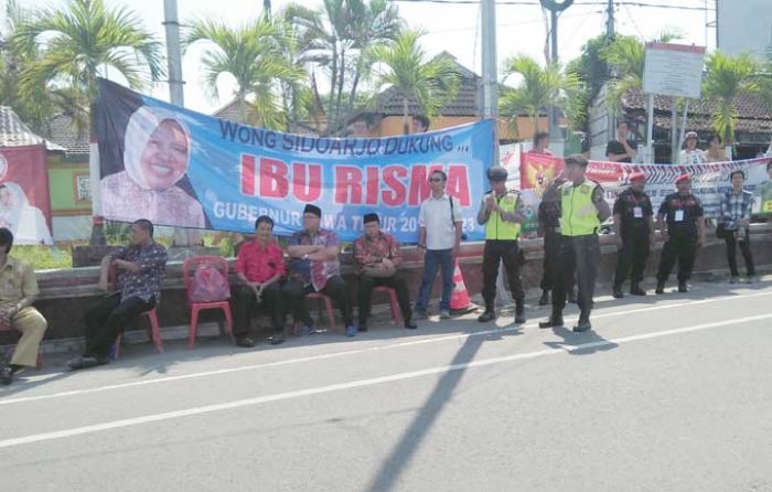 Spanduk Dukungan untuk Risma agar Maju Pilgub Jatim Bertebaran di Kota Blitar Spanduk Dukungan untuk Risma agar Maju Pilgub Jatim Bertebaran di Kota Blitar