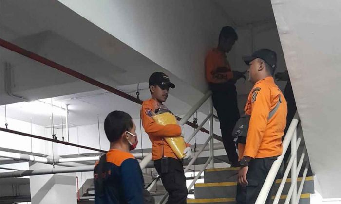 Wanita Asal Ngawi Nekat Lompat dari Lantai 19 Apartemen Educity Surabaya Wanita Asal Ngawi Nekat Lompat dari Lantai 19 Apartemen Educity Surabaya