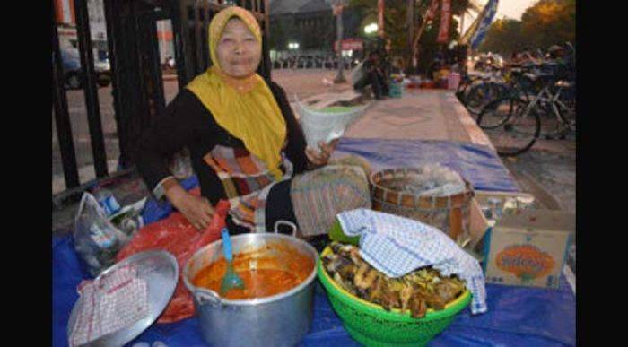 Pedagang Nasi Boran Lamongan Perlu Lokasi Jualan Strategis