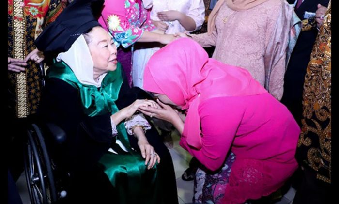 Gubernur Khofifah: Ibu Sinta Nuriyah Abdurrahman Wahid Mengajarkan Persaudaraan Tanpa Batas Gubernur Khofifah: Ibu Sinta Nuriyah Abdurrahman Wahid Mengajarkan Persaudaraan Tanpa Batas