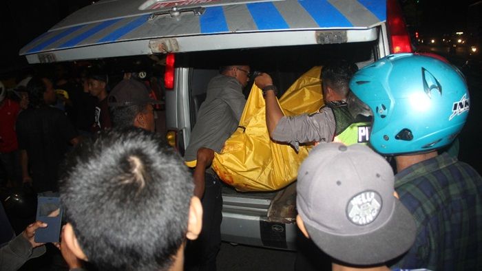 Hantam Badan Truk Gandeng, Pelajar Sidoarjo Tewas di Tempat Hantam Badan Truk Gandeng, Pelajar Sidoarjo Tewas di Tempat