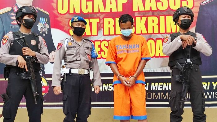 Susul Adik ke Jeruji Besi, Kakak Guru Ngaji Cabul di Sidoarjo Ikut Diringkus Polisi Susul Adik ke Jeruji Besi, Kakak Guru Ngaji Cabul di Sidoarjo Ikut Diringkus Polisi