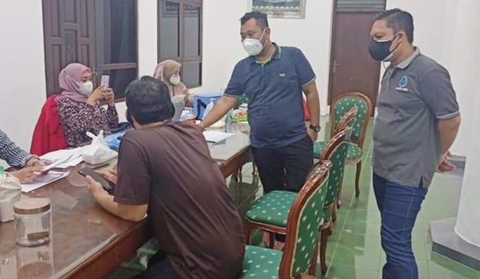 Sepekan, Relawan Nakes Gresik Tangguh Sukses Vaksinasi 20 Ribu Masyarakat Sepekan, Relawan Nakes Gresik Tangguh Sukses Vaksinasi 20 Ribu Masyarakat