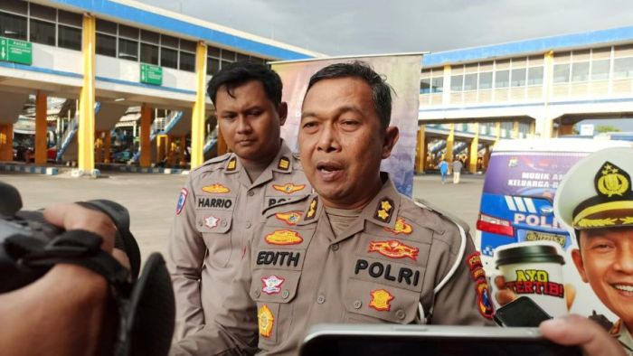 Polantas Menyapa di Terminal Purabaya, Sopir Bus Diingatkan Waspada Saat Angkut Pemudik