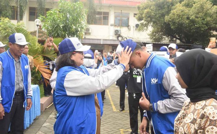 Zanariah Lepas 1.365 Mahasiswa Peserta KKN Tematik UN PGRI Kediri Zanariah Lepas 1.365 Mahasiswa Peserta KKN Tematik UN PGRI Kediri