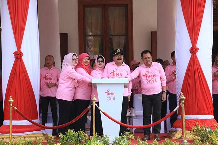 Tingkatkan Kesadaran Kanker Lewat Pink October Tingkatkan Kesadaran Kanker Lewat Pink October