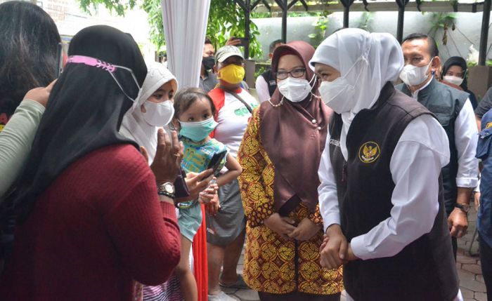 Wabup Gresik Dampingi Gubernur Jatim Tinjau Operasi Pasar Minyak Goreng di Kantor UPT Bapenda Wabup Gresik Dampingi Gubernur Jatim Tinjau Operasi Pasar Minyak Goreng di Kantor UPT Bapenda