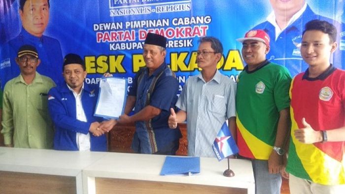 Komplit, Nur Qolib Kembalikan Formulir Pendaftaran Bacabup Demokrat Gresik