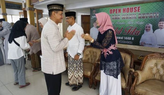 Dandim dan Anggota Kodim Ngawi Hadiri Acara Open House di Pendopo