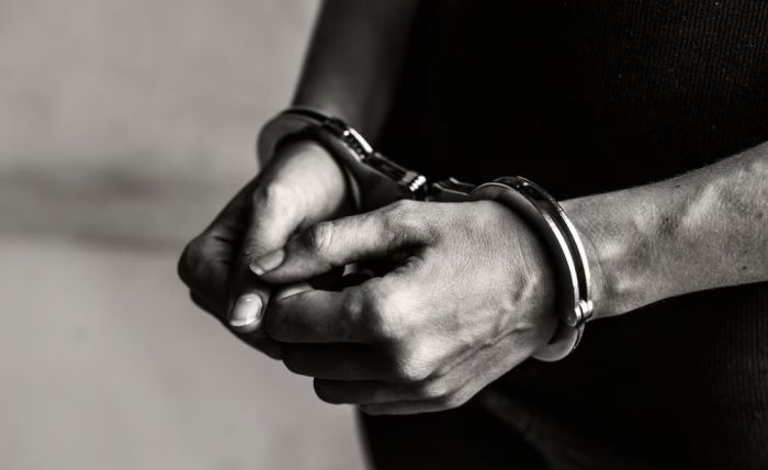 Polres Tanjung Perak Amankan Eks Anggota DPRD Bangkalan atas Dugaan Kepemilikan Sabu Polres Tanjung Perak Amankan Eks Anggota DPRD Bangkalan atas Dugaan Kepemilikan Sabu