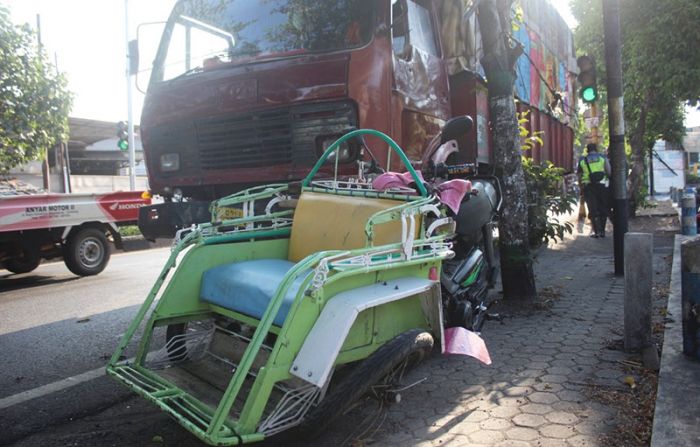 Terseret Hingga 300 Meter, Pengemudi Bentor di Jombang Tewas Usai Dihantam Truk Terseret Hingga 300 Meter, Pengemudi Bentor di Jombang Tewas Usai Dihantam Truk