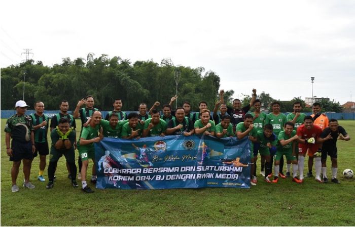 Jalin Silaturahmi Korem 084/BJ Gelar Olah Raga Bersama dengan Insan Pers Jalin Silaturahmi Korem 084/BJ Gelar Olah Raga Bersama dengan Insan Pers