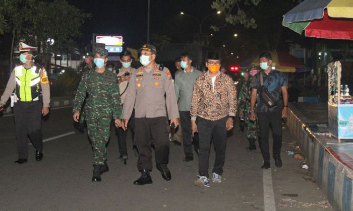 Gelar Operasi Aman Nusa II, Petugas Gabungan di Bangkalan Sisir Warung dan Cafe Gelar Operasi Aman Nusa II, Petugas Gabungan di Bangkalan Sisir Warung dan Cafe