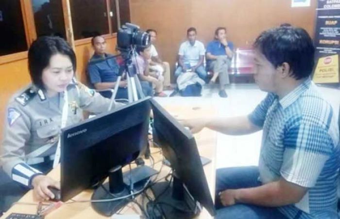 Kanit Regident Satpas SIM Colombo Surabaya Jelaskan Mekanisme Permohonan SIM Kanit Regident Satpas SIM Colombo Surabaya Jelaskan Mekanisme Permohonan SIM