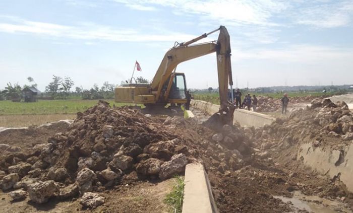 Petani Tuban Murka, Kepala Proyek Ring Road Langsung Gerak Cepat Angkat Material dari Sungai