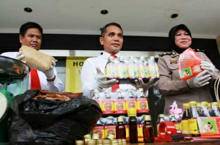 Pabrik Jamu dan Obat Kuat Ilegal Digerebek Satgas Pangan Polrestabes Surabaya