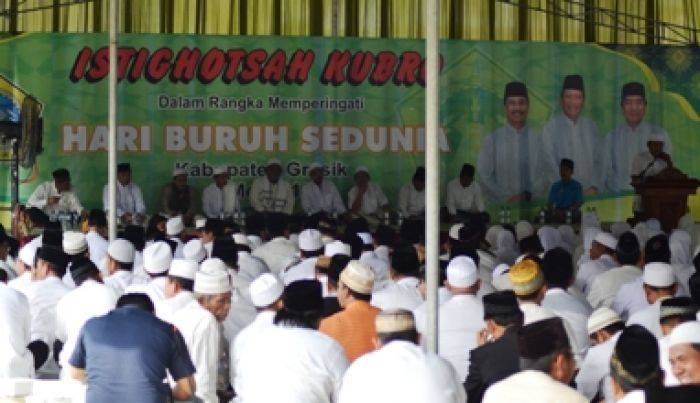 Buruh di Gresik Peringati May Day dengan Istighotsah Kubro