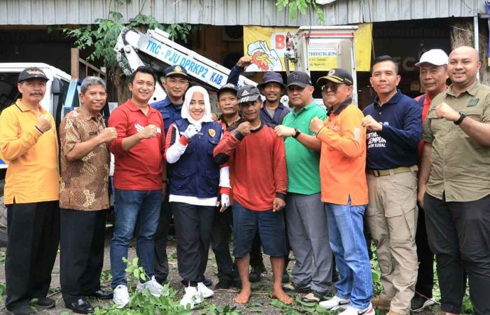 Bupati Mojokerto Serahkan Bantuan untuk Korban Puting Beliung