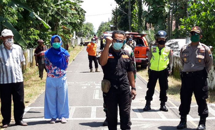 Pasien Positif Covid-19 di Kediri Meninggal, Warga Dilarang Keras Mendekat saat Proses Pemakaman Pasien Positif Covid-19 di Kediri Meninggal, Warga Dilarang Keras Mendekat saat Proses Pemakaman