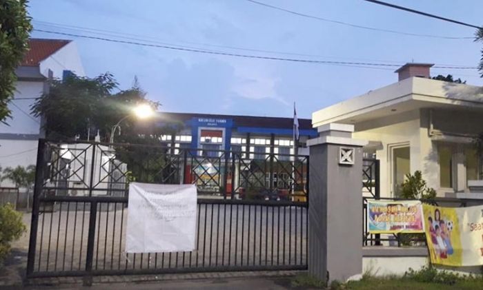 Salah Satu ASN Meninggal, Kantor Kecamatan Tandes Disegel Salah Satu ASN Meninggal, Kantor Kecamatan Tandes Disegel