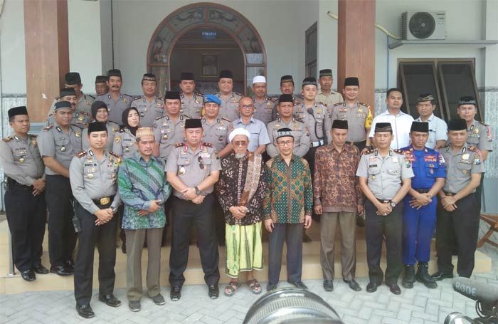 Kapolda Jatim Kunjungi Ponpes Mambaus Sholihin Gresik Kapolda Jatim Kunjungi Ponpes Mambaus Sholihin Gresik
