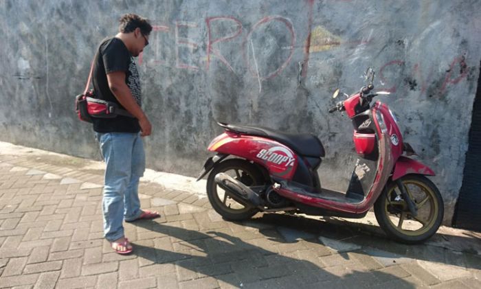 Bandit Kembali Berulah di Sidoarjo, Tendang Pengendara Motor, Bawa Kabur Rp 20 Juta Bandit Kembali Berulah di Sidoarjo, Tendang Pengendara Motor, Bawa Kabur Rp 20 Juta