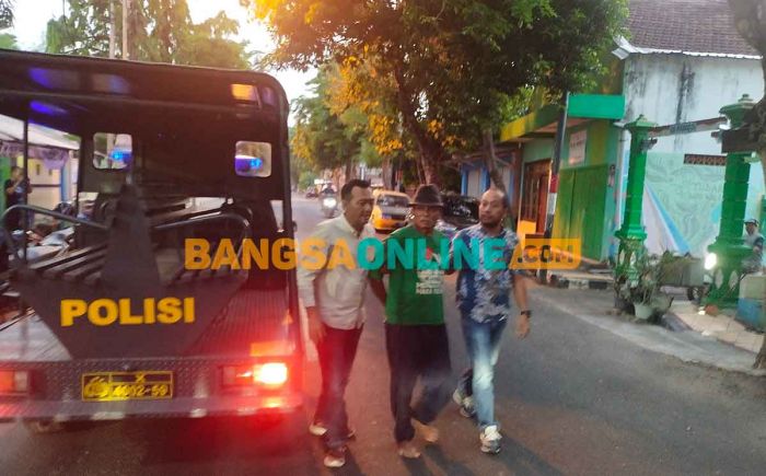 Cekcok, Warga Tuban Bacok Tetangga hingga Terkapar