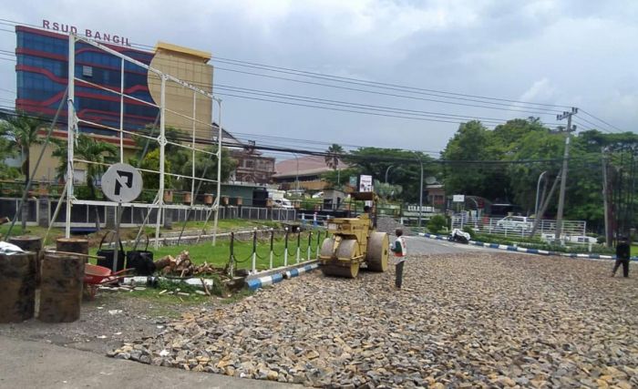 Beri Kenyamanan Pasien, RSUD Bangil Benahi Jalan Pintu Masuk Beri Kenyamanan Pasien, RSUD Bangil Benahi Jalan Pintu Masuk