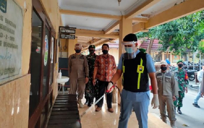 Antisipasi Sebaran Covid-19, Mapolres Jombang Disemprot Disinfektan Antisipasi Sebaran Covid-19, Mapolres Jombang Disemprot Disinfektan