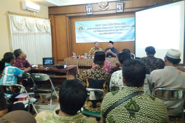 Wujudkan Desa Mandiri, Wakil Ketua DPRD Gresik Ajak Pemdes Berbenah