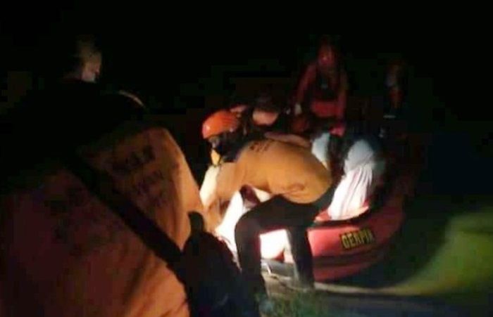 Tubuh Dafin, Remaja yang Tenggelam di Waduk Kalimati Ditemukan Mengapung Tubuh Dafin, Remaja yang Tenggelam di Waduk Kalimati Ditemukan Mengapung