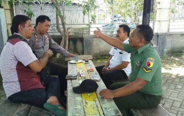 Babinsa dan Babinsa Tandes Imbau Warga Jauhi Narkoba Babinsa dan Babinsa Tandes Imbau Warga Jauhi Narkoba