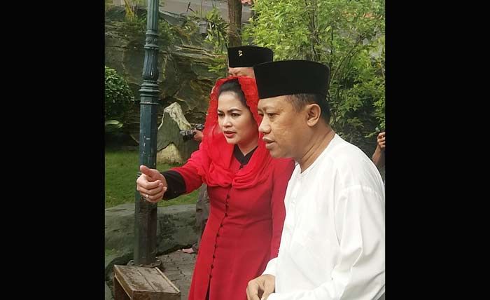 Napak Tilas Islam Nusantara, Puti Soekarno Ziarahi Makam Mbah Ampel Napak Tilas Islam Nusantara, Puti Soekarno Ziarahi Makam Mbah Ampel