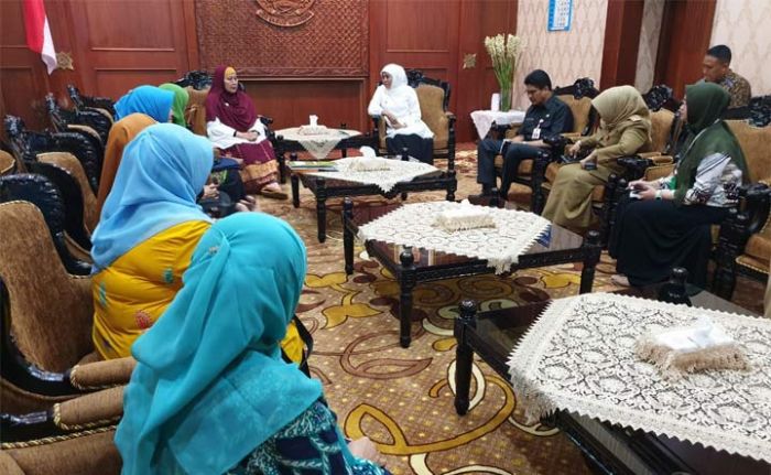 Gubernur Jatim Ajak Aisyiyah Sukseskan Program Nawa Bhakti Satya Gubernur Jatim Ajak Aisyiyah Sukseskan Program Nawa Bhakti Satya