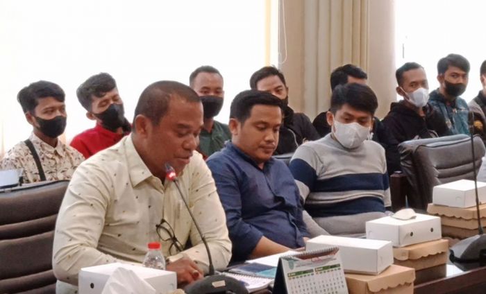 DPRD Kota Probolinggo Rekomendasikan 15 Karyawan SPBU yang di-PHK Dipekerjakan Kembali DPRD Kota Probolinggo Rekomendasikan 15 Karyawan SPBU yang di-PHK Dipekerjakan Kembali