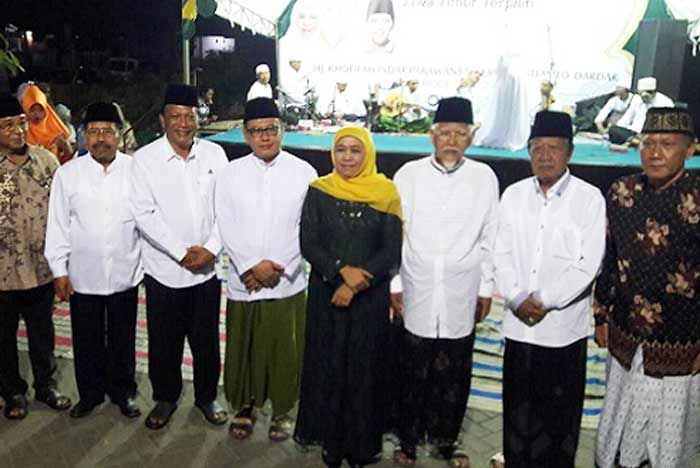 Tasyakuran di Padepokan Kiai Robbach, Khofifah Janjikan Tunjangan untuk 10.000 Hafiz Tasyakuran di Padepokan Kiai Robbach, Khofifah Janjikan Tunjangan untuk 10.000 Hafiz