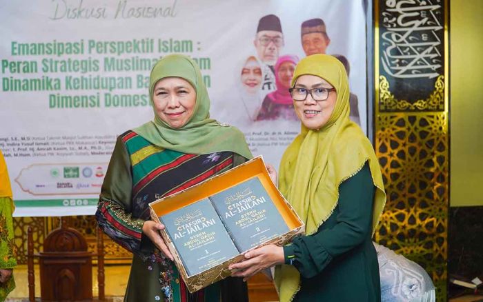 Di Makassar, Khofifah Ajak Perempuan Pupuk Spirit Kejuangan Kartini Di Makassar, Khofifah Ajak Perempuan Pupuk Spirit Kejuangan Kartini