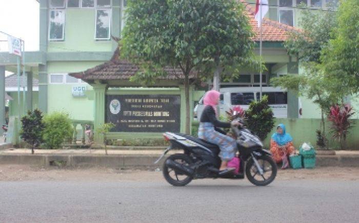Pelayanan Puskesmas Montong Tuban Dikeluhkan Warga Pelayanan Puskesmas Montong Tuban Dikeluhkan Warga
