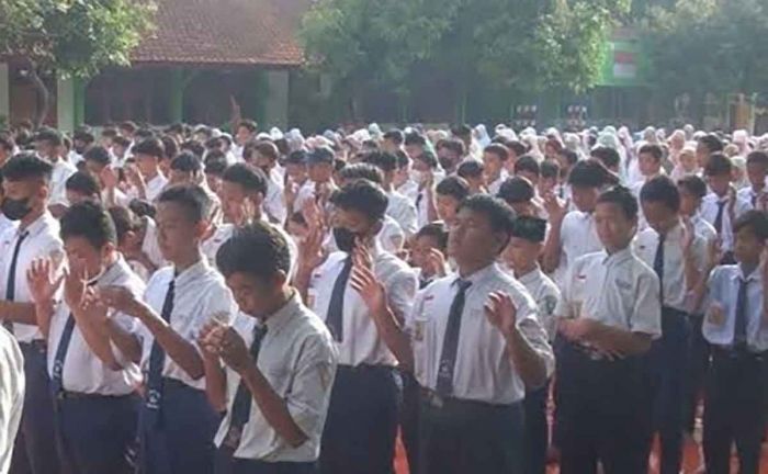 Ribuan Pelajar di Kota Mojokerto Gelar Sholat Gaib dan Galang Donasi untuk Korban Gempa di Cianjur Ribuan Pelajar di Kota Mojokerto Gelar Sholat Gaib dan Galang Donasi untuk Korban Gempa di Cianjur