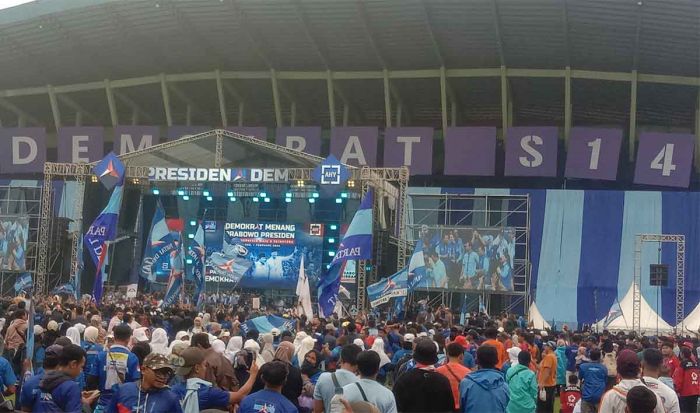 Kampanye Akbar di Malang, Prabowo dan SBY Joget Bareng Kampanye Akbar di Malang, Prabowo dan SBY Joget Bareng