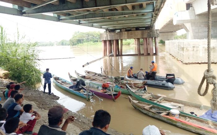 Ditabrak Pikap hingga Nyemplung, ABG asal Bungah Gresik Hilang di Sungai Bengawan Solo Ditabrak Pikap hingga Nyemplung, ABG asal Bungah Gresik Hilang di Sungai Bengawan Solo