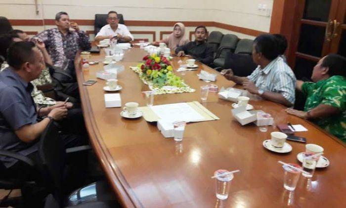 Pimpinan DPRD Gresik Gelar Rapat untuk Tentukan Schedule Kegiatan LKPJ Pimpinan DPRD Gresik Gelar Rapat untuk Tentukan Schedule Kegiatan LKPJ