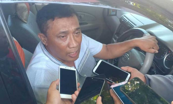 KPU Batasi Liputan Saat Undian Nomor Urut Paslon, FKW Mahkota Ancam Demo KPU Batasi Liputan Saat Undian Nomor Urut Paslon, FKW Mahkota Ancam Demo