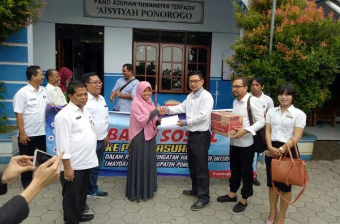 Buruh Ponorogo Peringati May Day dengan Gelar Bakti Sosial Buruh Ponorogo Peringati May Day dengan Gelar Bakti Sosial