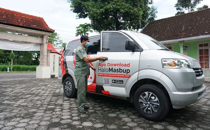Wujudkan Janji Kampanye, Bupati Kediri Beri Pemerintah Desa Mobil Siaga Wujudkan Janji Kampanye, Bupati Kediri Beri Pemerintah Desa Mobil Siaga