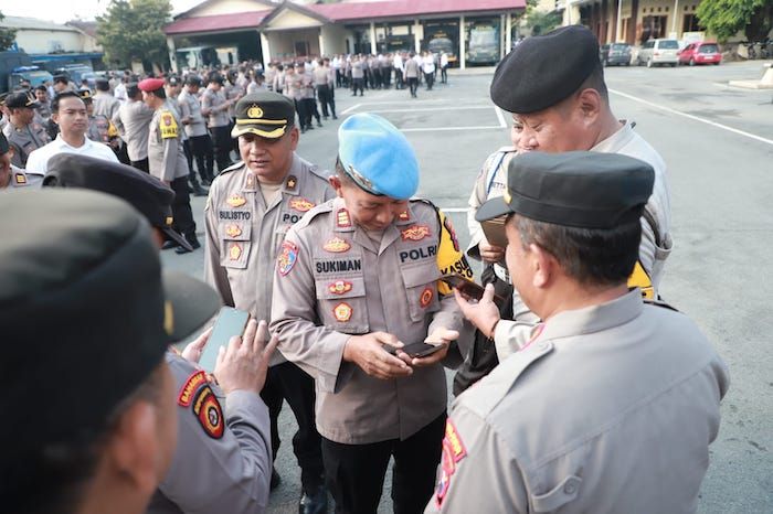 Antisipasi Judi Online, Propam Periksa Ponsel Anggota Polres Kediri Antisipasi Judi Online, Propam Periksa Ponsel Anggota Polres Kediri