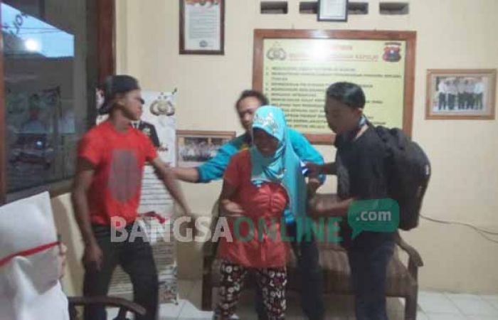 Cari Korban Bunuh Diri di Sungai Brantas, BPBD Jombang Terjunkan Dua Tim SAR Cari Korban Bunuh Diri di Sungai Brantas, BPBD Jombang Terjunkan Dua Tim SAR
