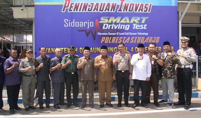 Layanan Smart Driving Test dan Jenguk Nyaman Milik Polresta Sidoarjo Ditinjau Forkopimda Layanan Smart Driving Test dan Jenguk Nyaman Milik Polresta Sidoarjo Ditinjau Forkopimda