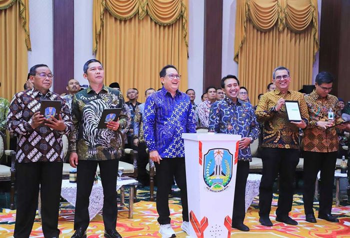 Pj Gubernur Adhy Karyono Serahkan DIPA dan TKD Jatim TA 2025, ini Rinciannya Pj Gubernur Adhy Karyono Serahkan DIPA dan TKD Jatim TA 2025, ini Rinciannya